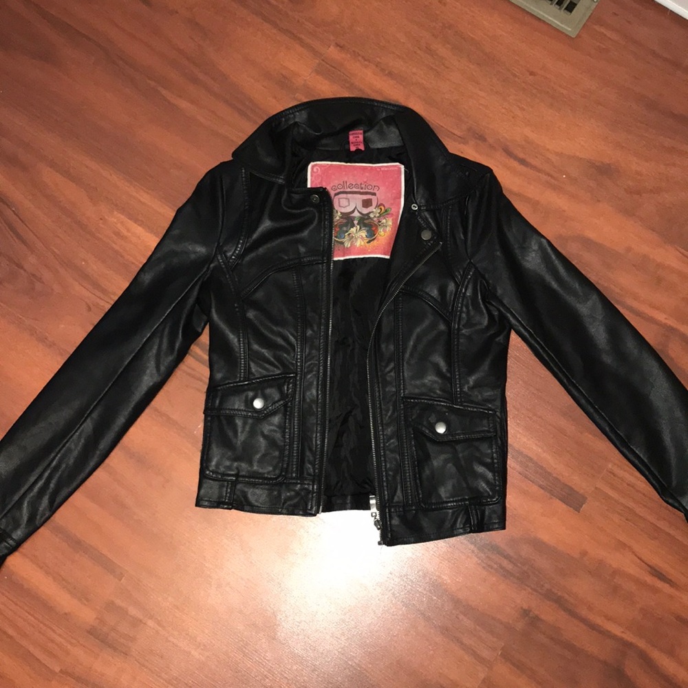 BLACK LEATHER JACKET
